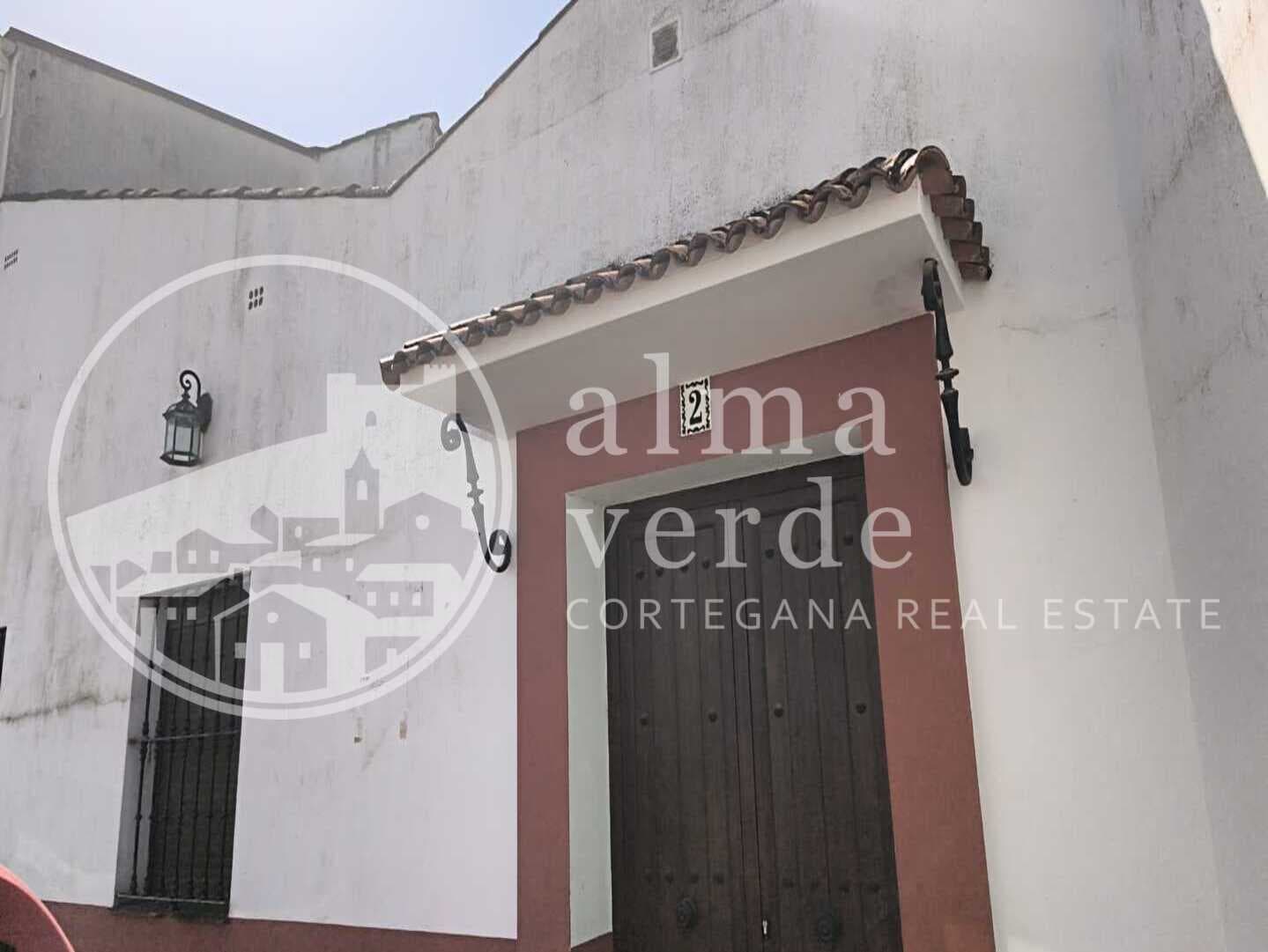 Casa céntrica de esquina frente a la estación - Imagen 6