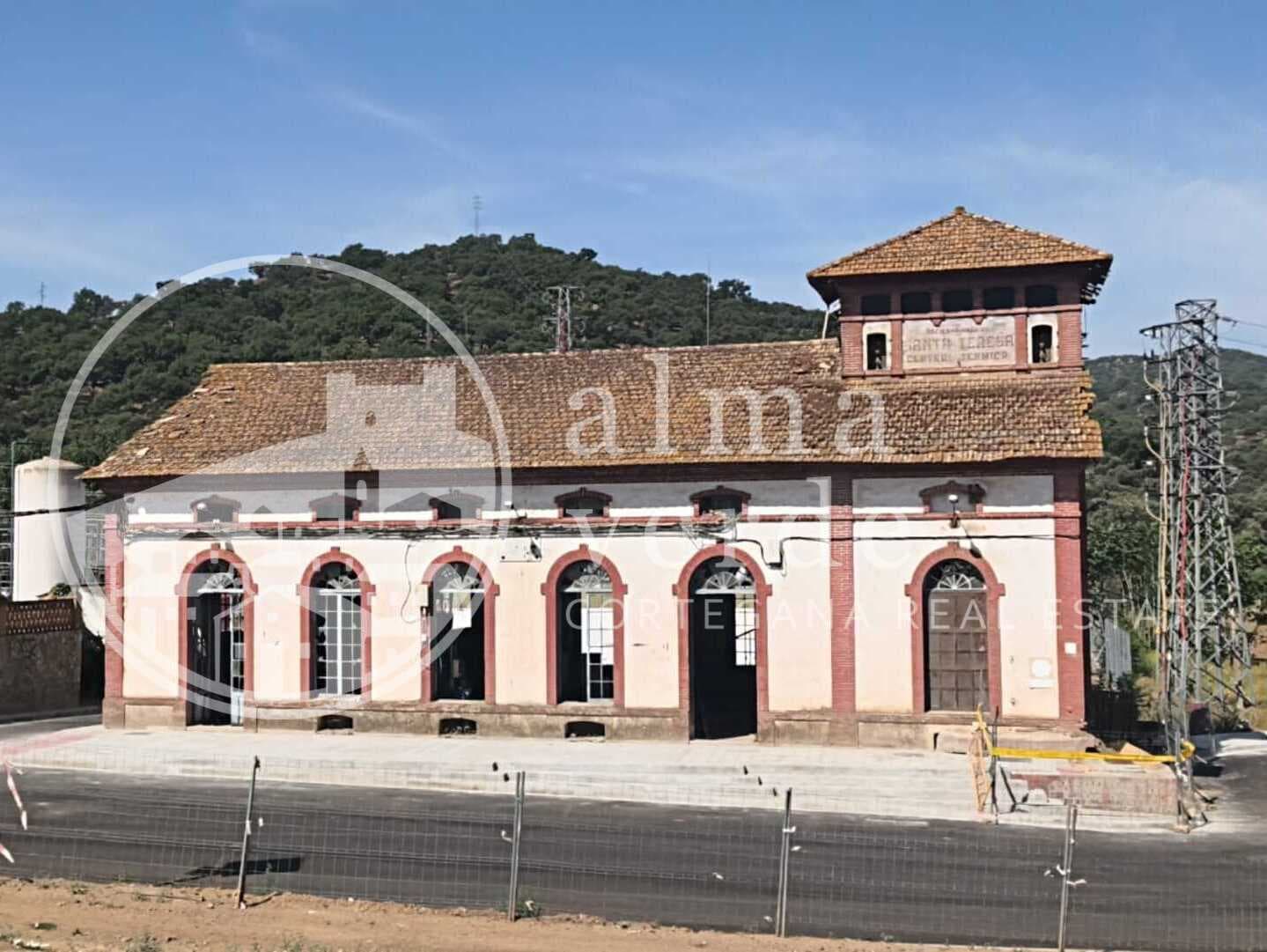 Casa céntrica de esquina frente a la estación - Imagen 3
