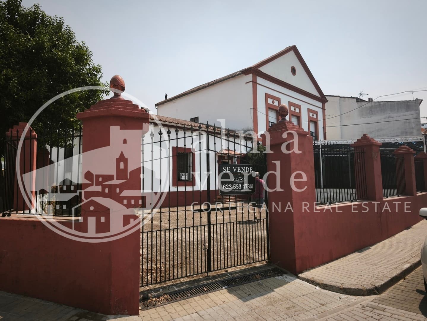 Casa céntrica de esquina frente a la estación - Imagen 2