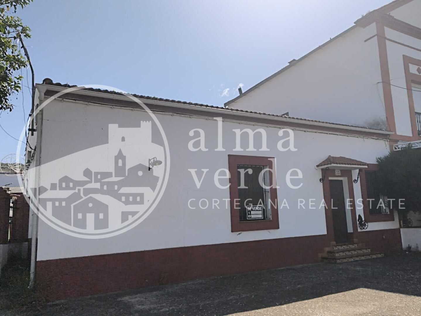 Casa céntrica de esquina frente a la estación - Imagen 5