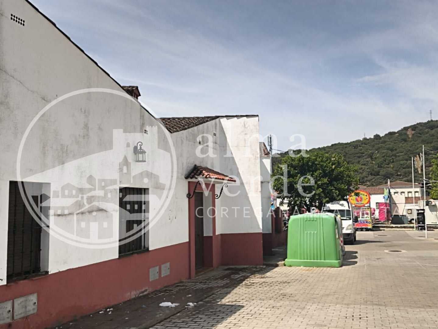 Casa céntrica de esquina frente a la estación - Imagen 4